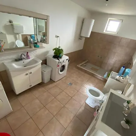 Gazde/Camere de închiriat Sajlovo - Sobe Za Zajednickim Kupatilom Novi Sad
